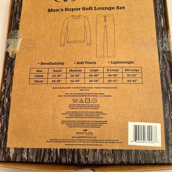 Realtree Men's Camouflage Lounge Set - Picture 3 of 3